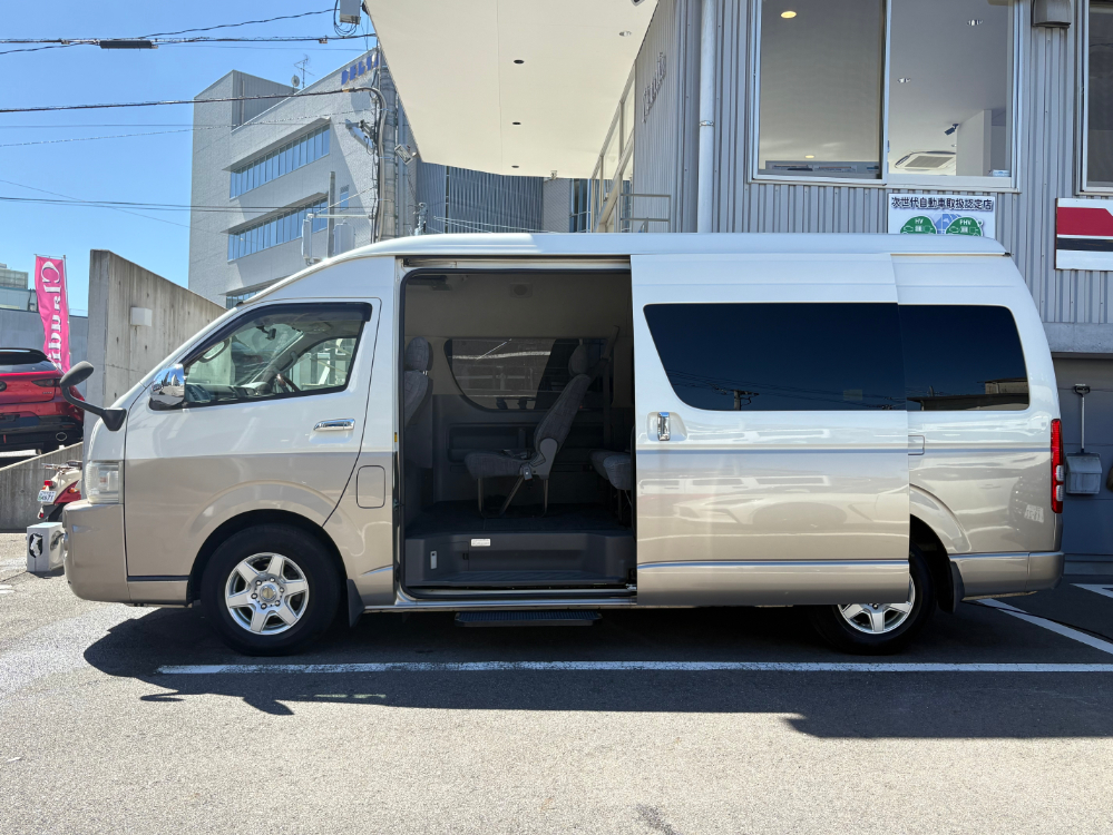 ハイエースワゴン10人乗【レンタカー】