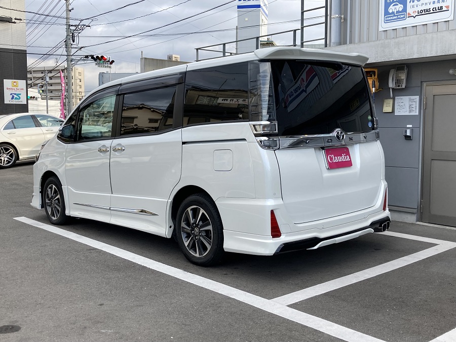 ヴォクシー【レンタカー】