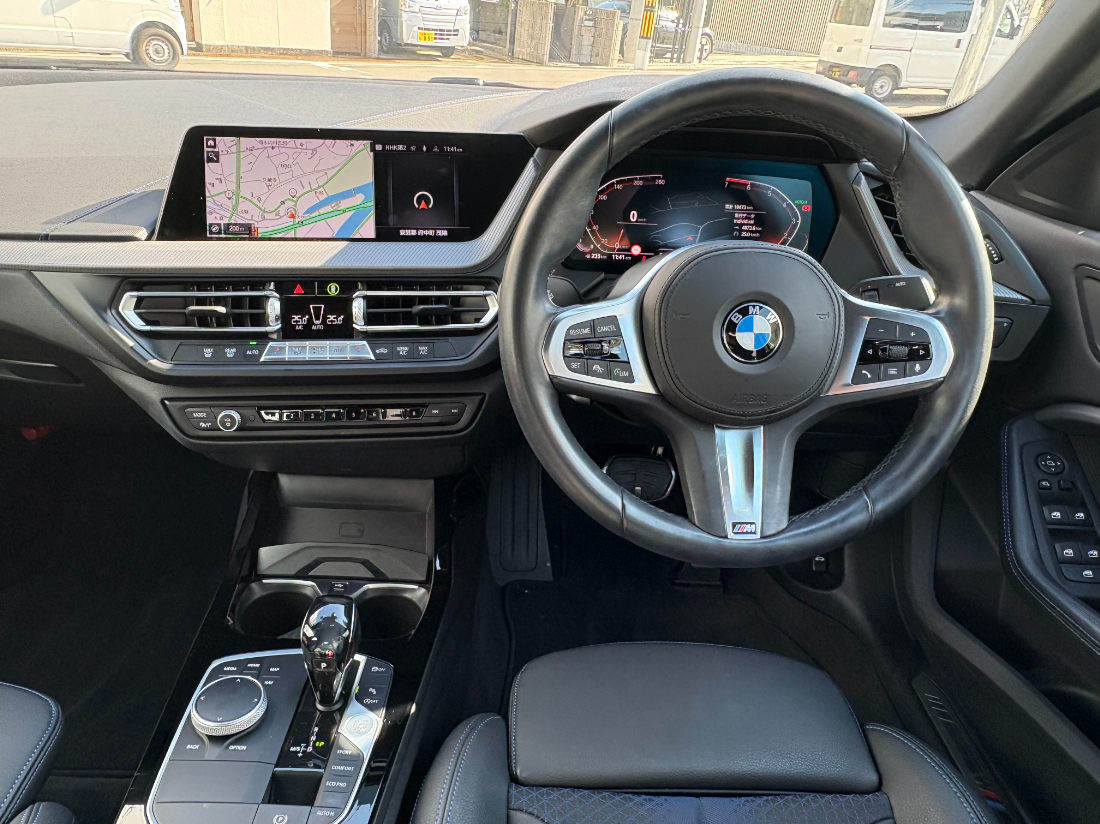 BMW218I【レンタカー】