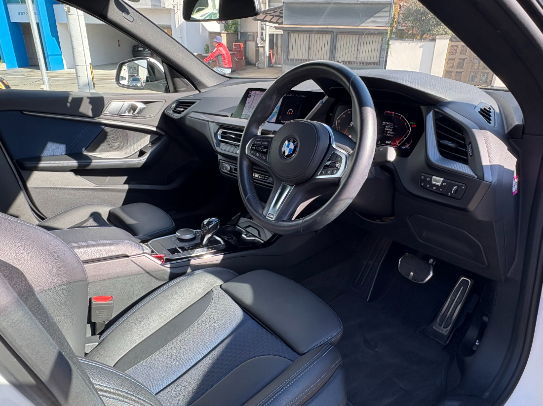 BMW218I【レンタカー】
