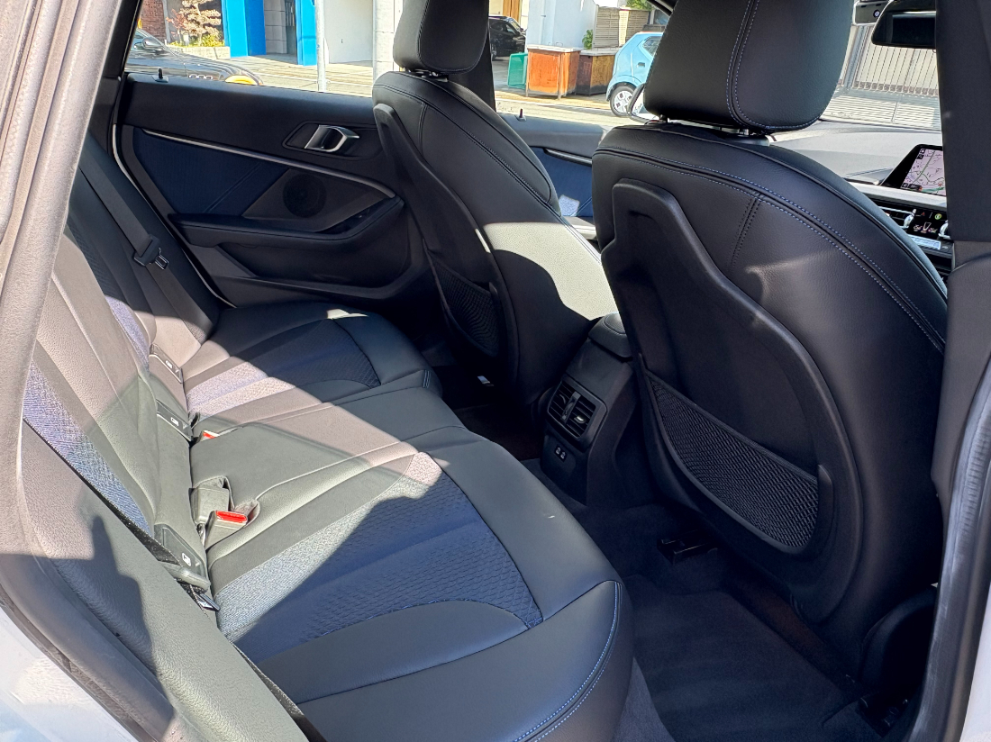 BMW218I【レンタカー】