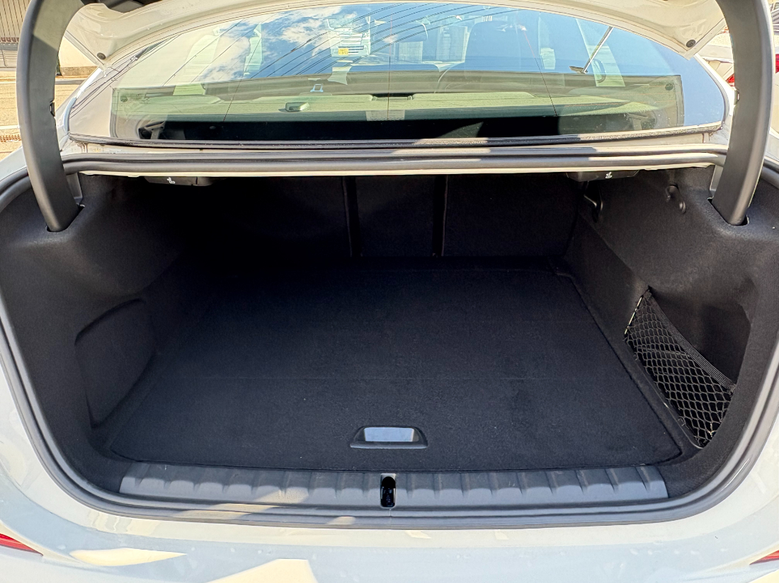 BMW218I【レンタカー】
