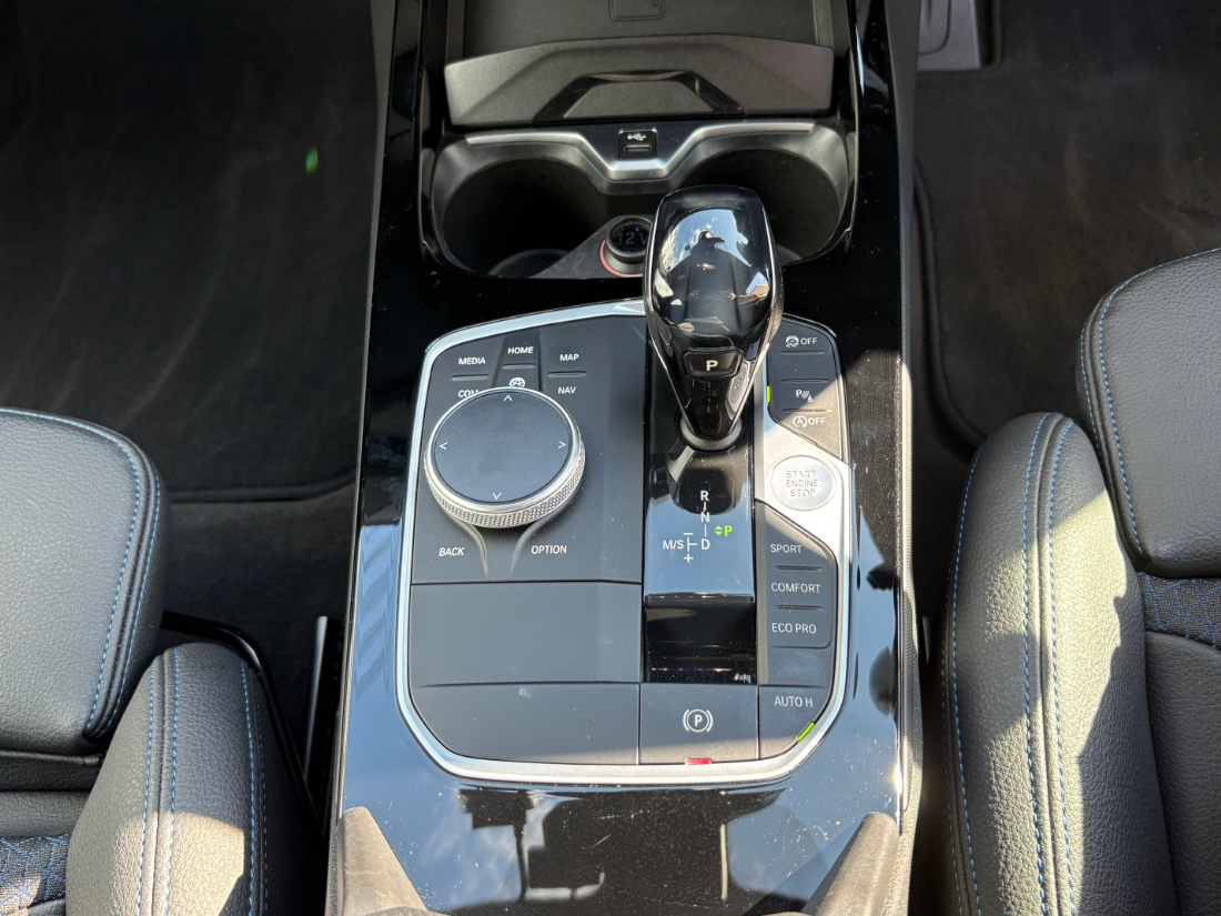BMW218I【レンタカー】